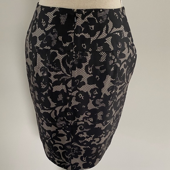 Banana Republic skirt - Picture 3 of 3